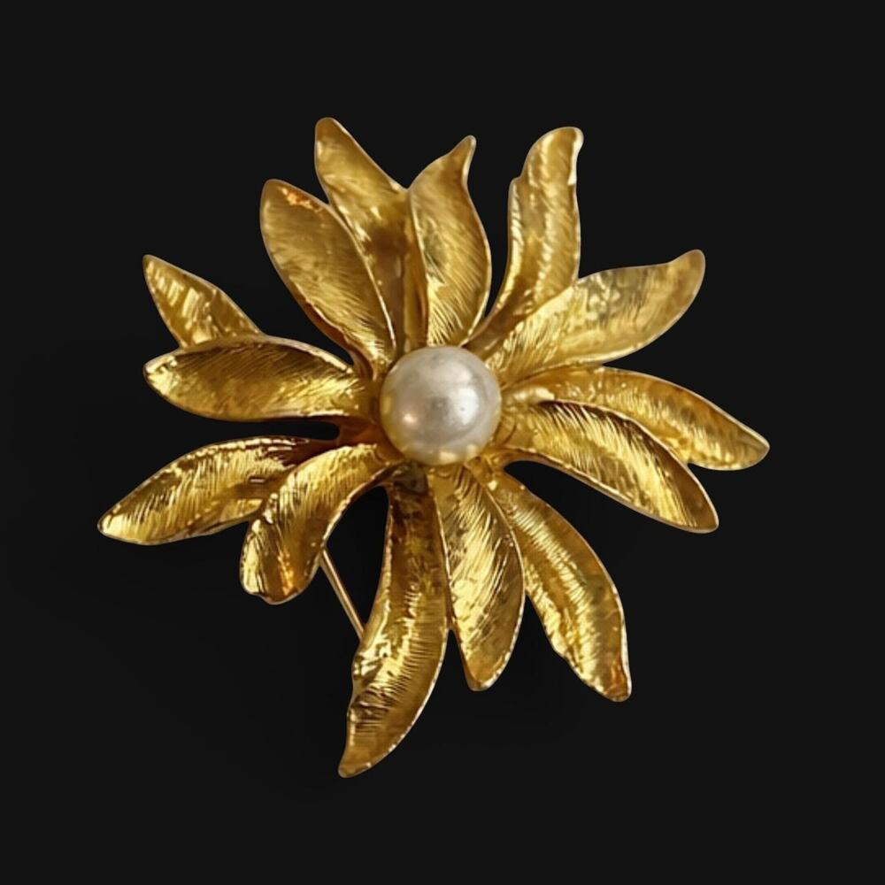 Estate vintage gold tone flower
